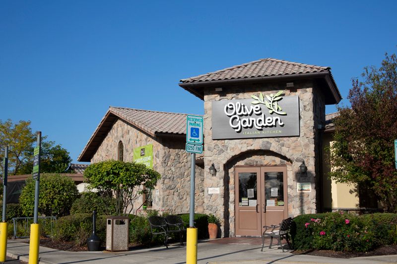 Front of Olive Garden in Bolingbrook, IL